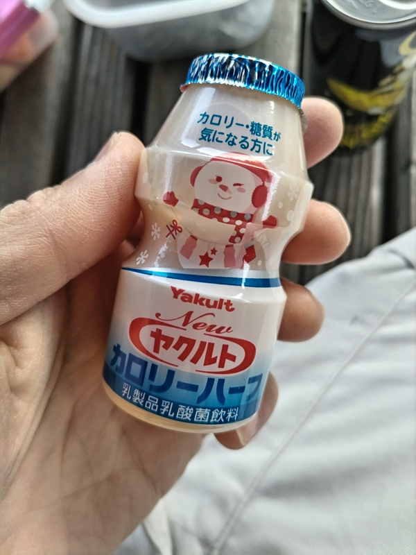 元ニート引籠りが見ていた雪だるまの絵が描かれたヤクルト・カロリーハーフ