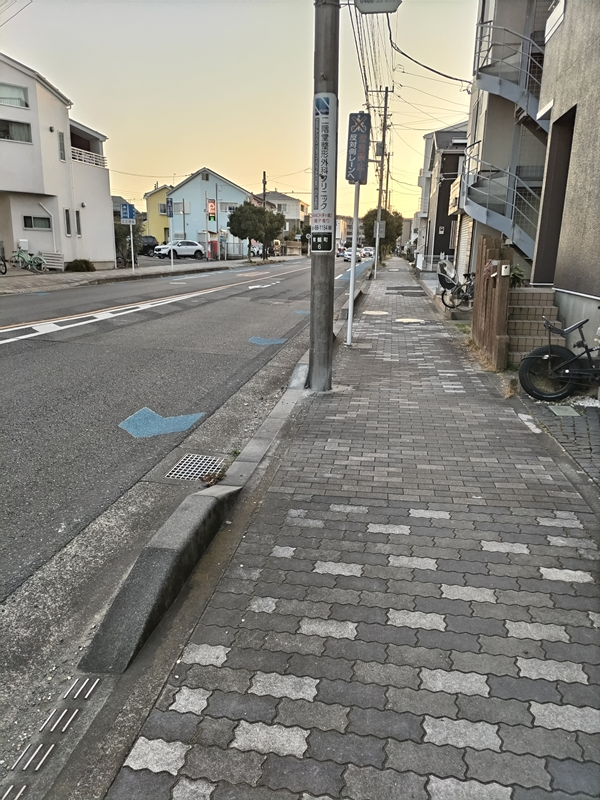 元ニート引籠りのセル齋藤が見ていた誰も歩いていない歩道