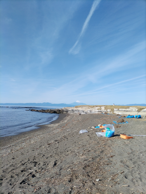 引籠りニートだったセル齋藤が葉山町の小磯ノ鼻を清掃している様子