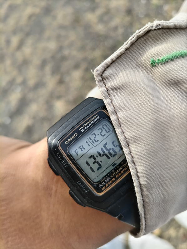 元ニート引籠りが眺めていた黒いカシオの腕時計