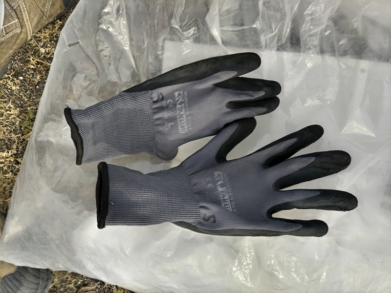 元ニート引籠りのセル齋藤が買った灰色の作業用手袋