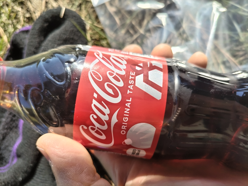 引籠りニートだった齋藤健一が持っていた糖分入りのコカ・コーラのペットボトルのラベル