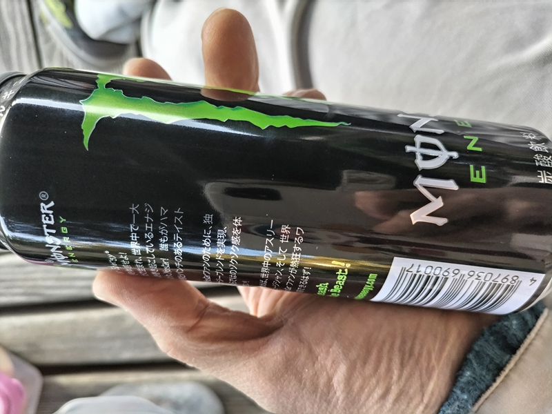 元引籠りニートのセル齋藤が持っていた黒いエナジードリンクのモンスターエナジー