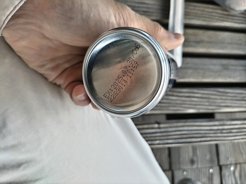 引籠ニートだったセル齋藤が持っていたレッドブル缶の銀色の底