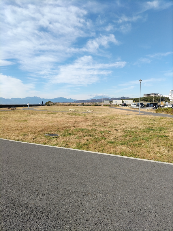 引籠りニートだったセル齋藤が見ていた快晴の空と平塚の高浜台近くの平地