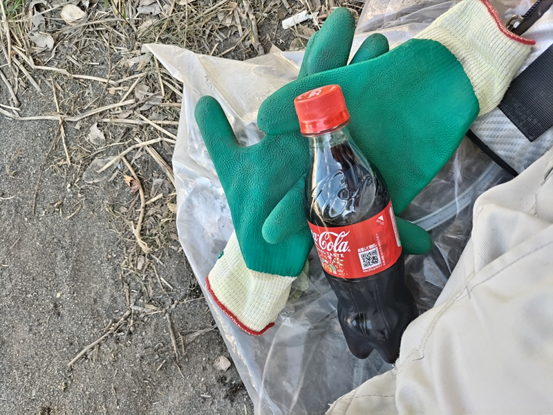 引籠りニートだったセル齋藤が眺めていたコカ・コーラと緑色の手袋